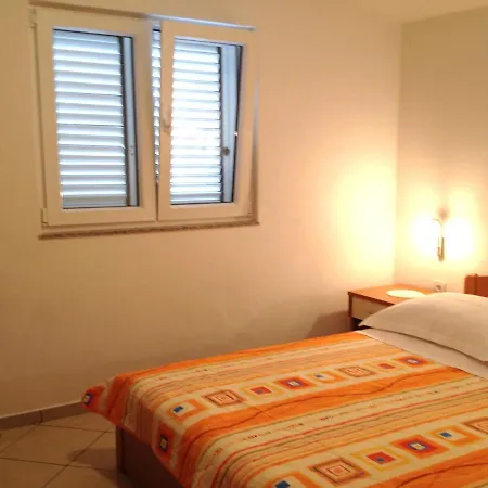 Apartment In Rtina - Zadar Riviera 8162 Razanac